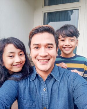 Ferry Ixel Instagram - Main ama anak-anak biar awet muda 😁😁