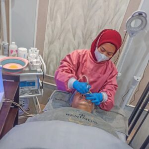Ferry Ixel Instagram - Selamat menunaikan ibadah puasa buat sahabat2 yg mejalankannya☺🙏
Persiapan mudik lebaran perawatan dulu di BENING'S.. Biar makin OK☺☺
@beningsclinic_pik
@dr.okypratamaa 
@mr_ceremony6 
@septiwulan.28