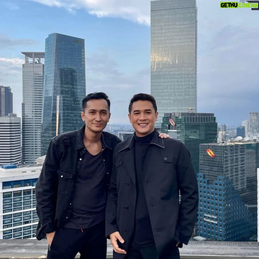 Ferry Ixel - 386 Likes - “ Sangat sulit mencari teman yang tak lupa kita ketika sudah tak lama berjumpa, namun jika Anda menemukannya. Itulah yang dinamakan sahabat yang hebat!”