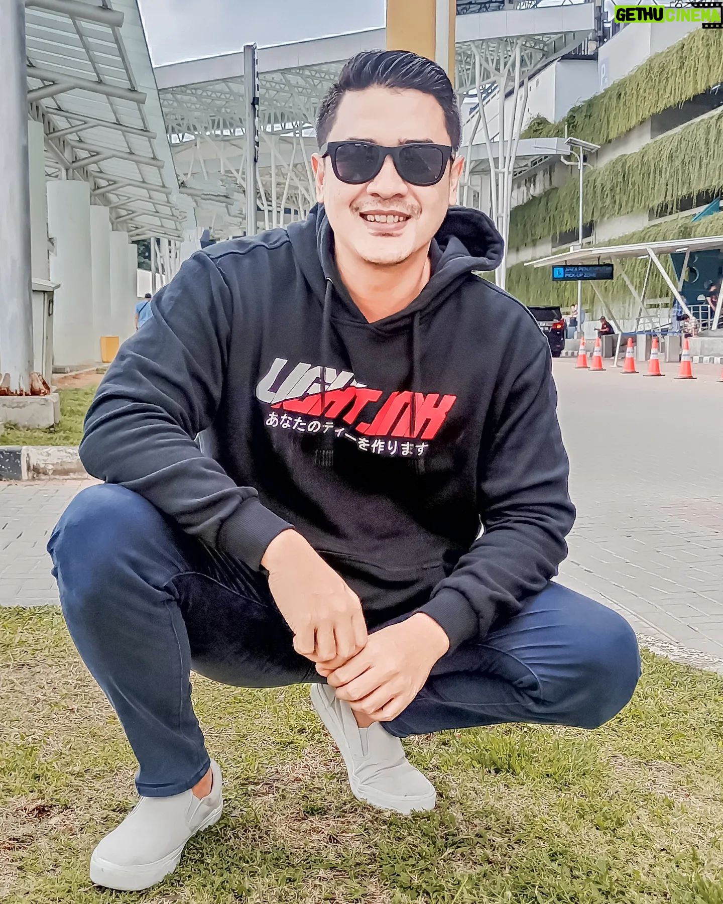Ferry Ixel - 518 Likes - Masih cocok ga ya gw pakai HOODIE☺☺@light.ink_
