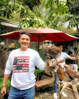 Ferry Ixel Instagram - "Burung tidak akan bisa terbang sebelum mengepakkan sayap. Seperti manusia juga, kita tidak akan bisa mengetahui apakah itu berhasil atau gagal, sebelum mencobanya."