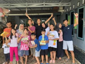 Ferry Ixel Instagram - "Sesibuk apapun, sejauh apapun pergi, keluarga merupakan tempat pulang. Uang dan popularitas tak mampu membayar kebersamaan dengan keluarga."