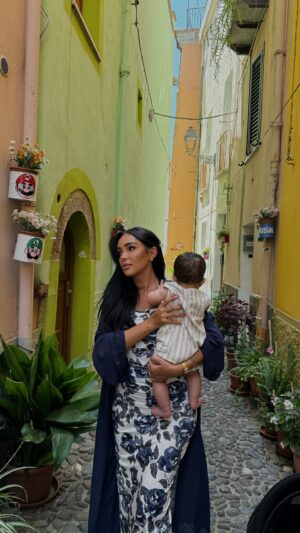 Fidji Ruiz Instagram - Petite danse de mon fils et moi au levé du soleil