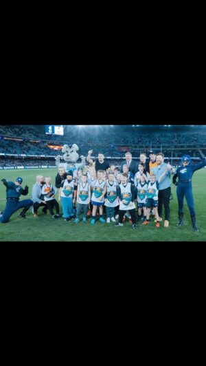 Fifi Box Instagram - THE UNDERDOGS TAKE ON MARVEL STADIUM 😍

A moment that will last forever 💕

@7afl @carlton_fc