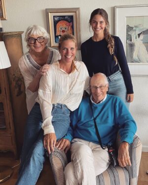 Filippa Lagerbäck Instagram - The Lion King 🦁, Björn Lagerbäck, oggi 85! 🥳
.
Kära Pappa, stort Grattis, kramar och floder av champagne!
🍾🥂🍀❤️