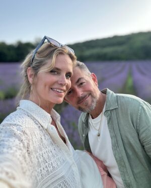 Filippa Lagerbäck Instagram - Un concerto immersi nella natura, in un meraviglioso campo di lavanda della Toscana, viaggiando con la musica di @emiliano.toso che ci regala sempre e solo buone vibrazioni. Grazie di 💜🐝🌾