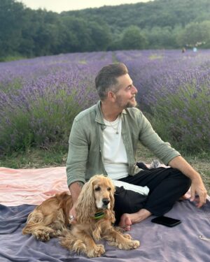 Filippa Lagerbäck Instagram - Un concerto immersi nella natura, in un meraviglioso campo di lavanda della Toscana, viaggiando con la musica di @emiliano.toso che ci regala sempre e solo buone vibrazioni. Grazie di 💜🐝🌾