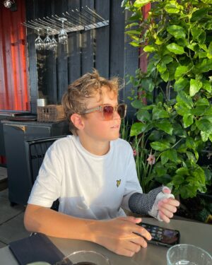 Filippa Rådin Instagram - Allt med dig är perfekt! Även i de mer utmanande stunderna. Du är lycka och du är precis allt vi önskar oss. 
Jag älskar dig oändligt ❤️ 
Grattis på 12-årsdagen, vår prins!!