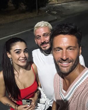 Filippo Bisciglia Instagram - Dove siete ??? A Massa … io a Forte dei marmi … ok vi vengo ad abbracciare … fatto ✅ Dolciiiii … 🥰🔥🌴 … #love #temptationisland