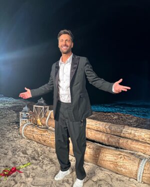 Filippo Bisciglia Instagram - GRAZIEEEEEEEEEEEEEEEE !!! 😭 … chiudiamo questa edizione con il record di sempre, 32% DI SHARE … 🔥🌴✈️Non ho parole !!! Immensa gioia per me e per tutte le persone che lavorano per il programma … lo ripeterò sempre TEMPTATION ISLANS siete anche e soprattutto VOI … Grazie anche a tutti gli amici di instagram, di X e di Facebook che ci tengono compagnia e ci fanno divertire durante tutto il viaggio … Agli amici di X, sappiate che siete stati primi in tendenza “ Italia e Mondo dalla prima puntata fino all’ultima … #NOICONVOI #VOICONNOI 🔥🌴