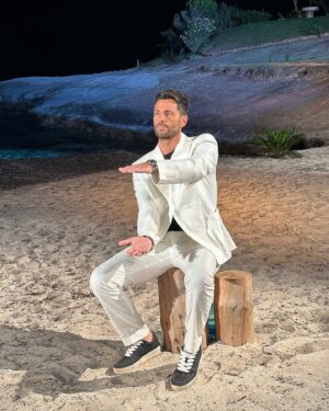 Filippo Bisciglia Instagram - CIAK si RI gira 🎬 domani sera Puntata Finale … 😉💪🏻🔥🌴 Buona notte a tutti … #temptationisland #buonanotte #noiconvoi #voiconnoi