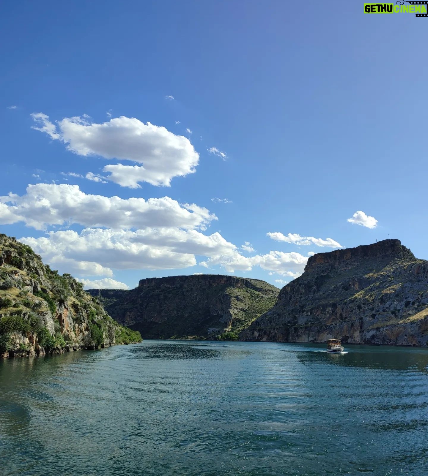 Filiz Ahmet - 6.5K Likes - Cruisin through the time on the river Euphrates 🍀
Fırat nehri üzerinde zamanda yolculuk 💫
#fırat #euphrates