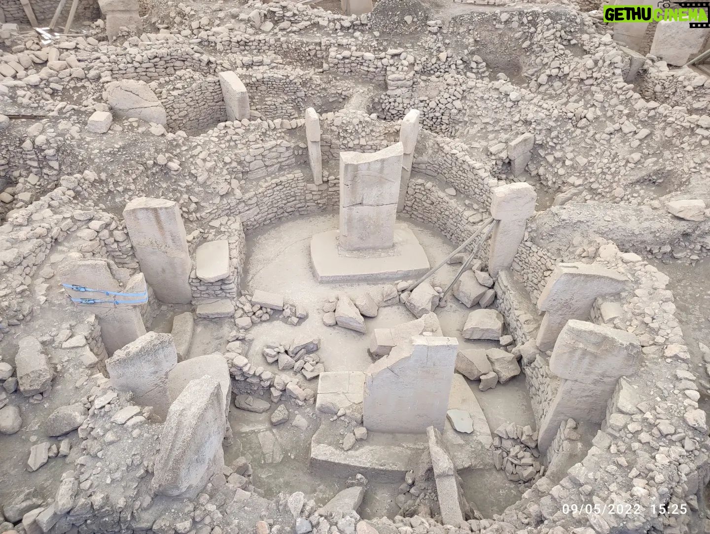 Filiz Ahmet - 6.9K Likes - Same place...same date...2nd time in a row at zero point in time 💫 #göbeklitepe #dünyanın0noktası