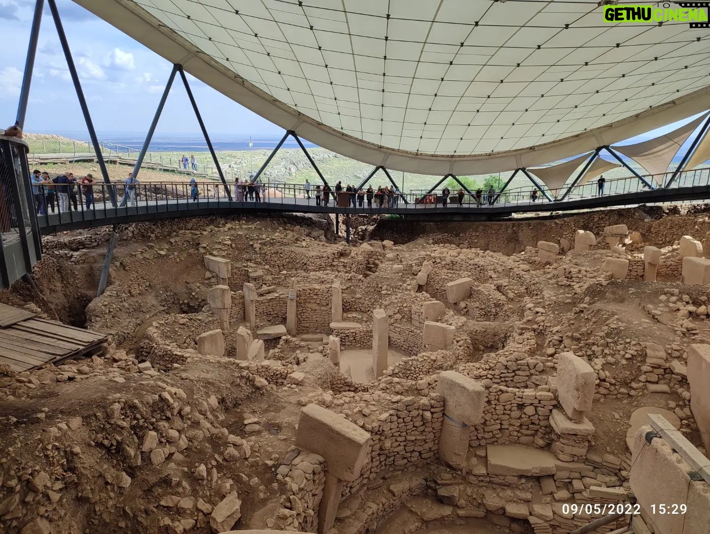 Filiz Ahmet - 6.9K Likes - Same place...same date...2nd time in a row at zero point in time 💫 #göbeklitepe #dünyanın0noktası