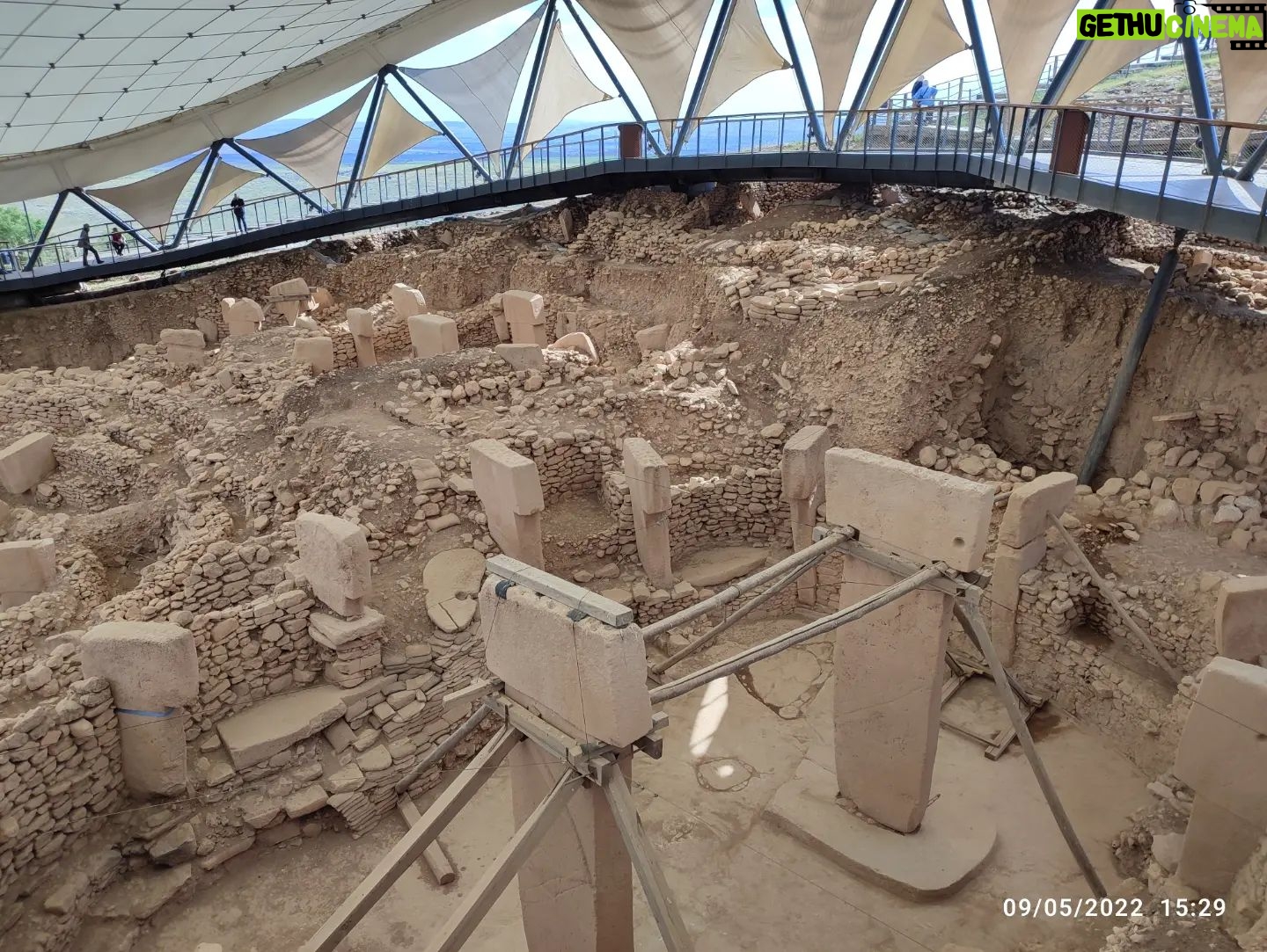 Filiz Ahmet - 6.9K Likes - Same place...same date...2nd time in a row at zero point in time 💫 #göbeklitepe #dünyanın0noktası