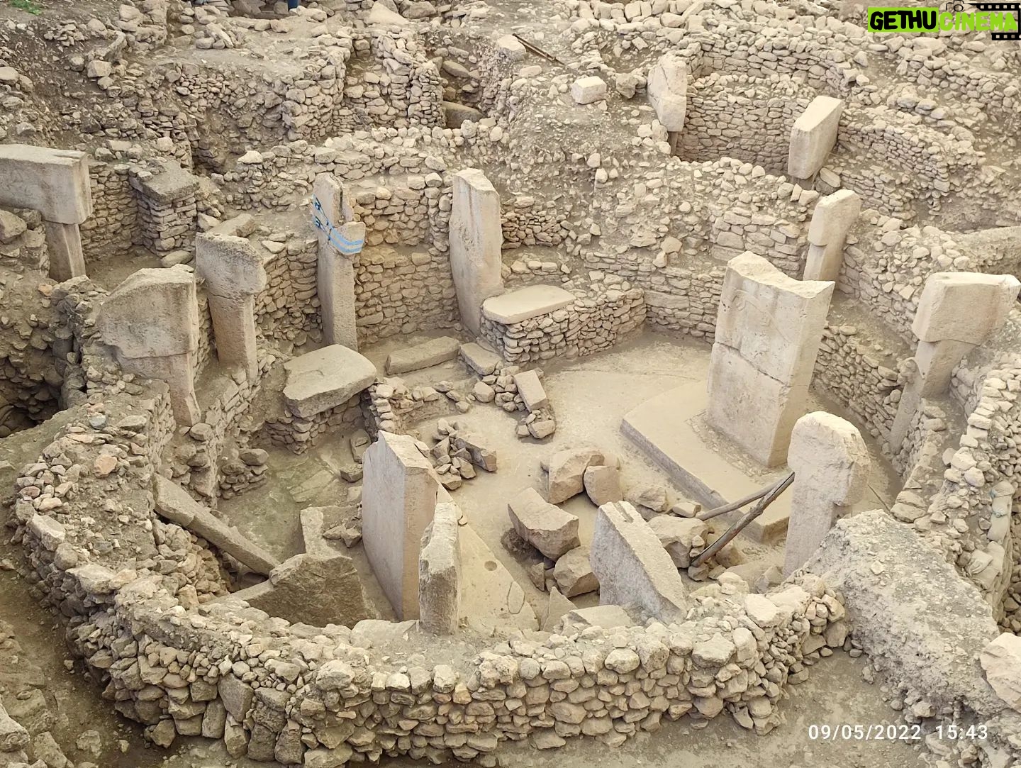 Filiz Ahmet - 6.9K Likes - Same place...same date...2nd time in a row at zero point in time 💫 #göbeklitepe #dünyanın0noktası