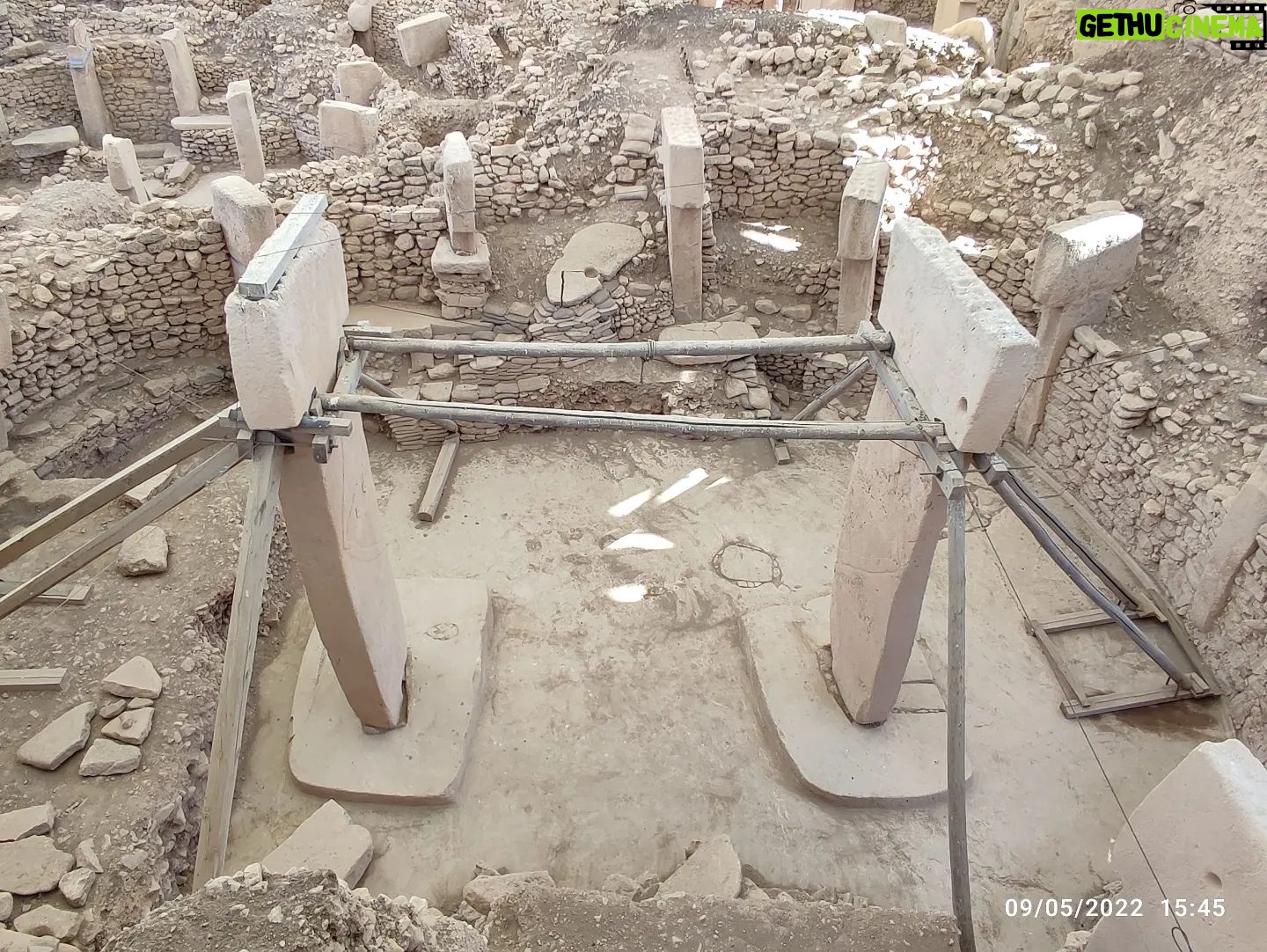 Filiz Ahmet - 6.9K Likes - Same place...same date...2nd time in a row at zero point in time 💫 #göbeklitepe #dünyanın0noktası