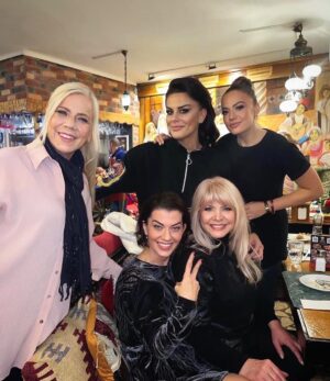 Filiz Ahmet Instagram - Muhteşem buluşma #balkanwomans 💐 🎼@hankapaldum_official @havvakarakas  @bigitos @elenaristeska_era @suzankardes ❤️🎶🎵 #tbt
