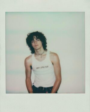 Fin Argus Instagram - sweatin it out

HEATWAVE mv @bronzeavery