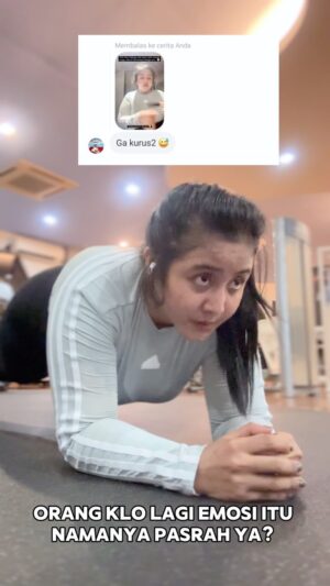 Fitria Rasyidi Instagram - Coba tolong kasih paham.. 😊
P ingpo diet cepet kurus gimana?