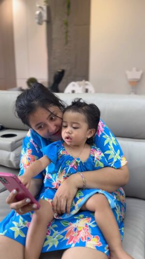 Fitria Rasyidi Instagram - Reaksi Azoy liat miaww miawww🥺 mangapin bunda ya zoy 🤭