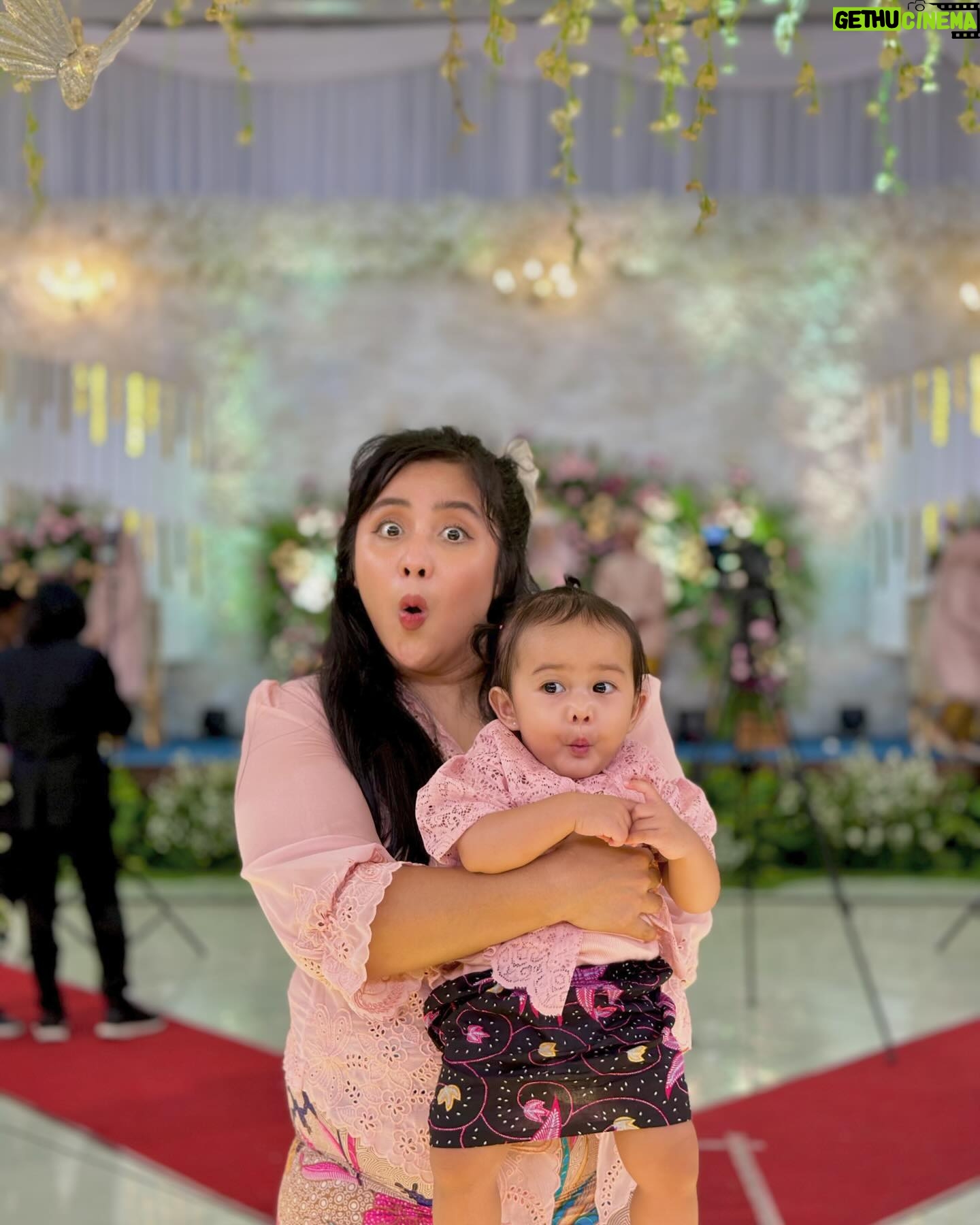 Fitria Rasyidi - 17K Likes - Masih ga percaya ini anaknya @madkucil 🤭
Anak Gadis Kumit Junior Kondangan Pertama kalinya 🤌🏻😍🩷