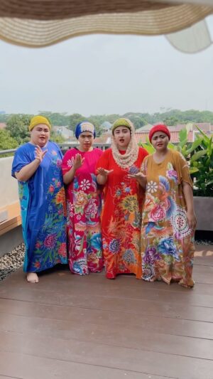 Fitria Rasyidi Instagram - Paguyuban bundah2 bahagiahhhh.. alhamdulillah bisa L1bUR4n jugaaa 😘 

Ib : TikTok bunda marda lena 🫶🏻