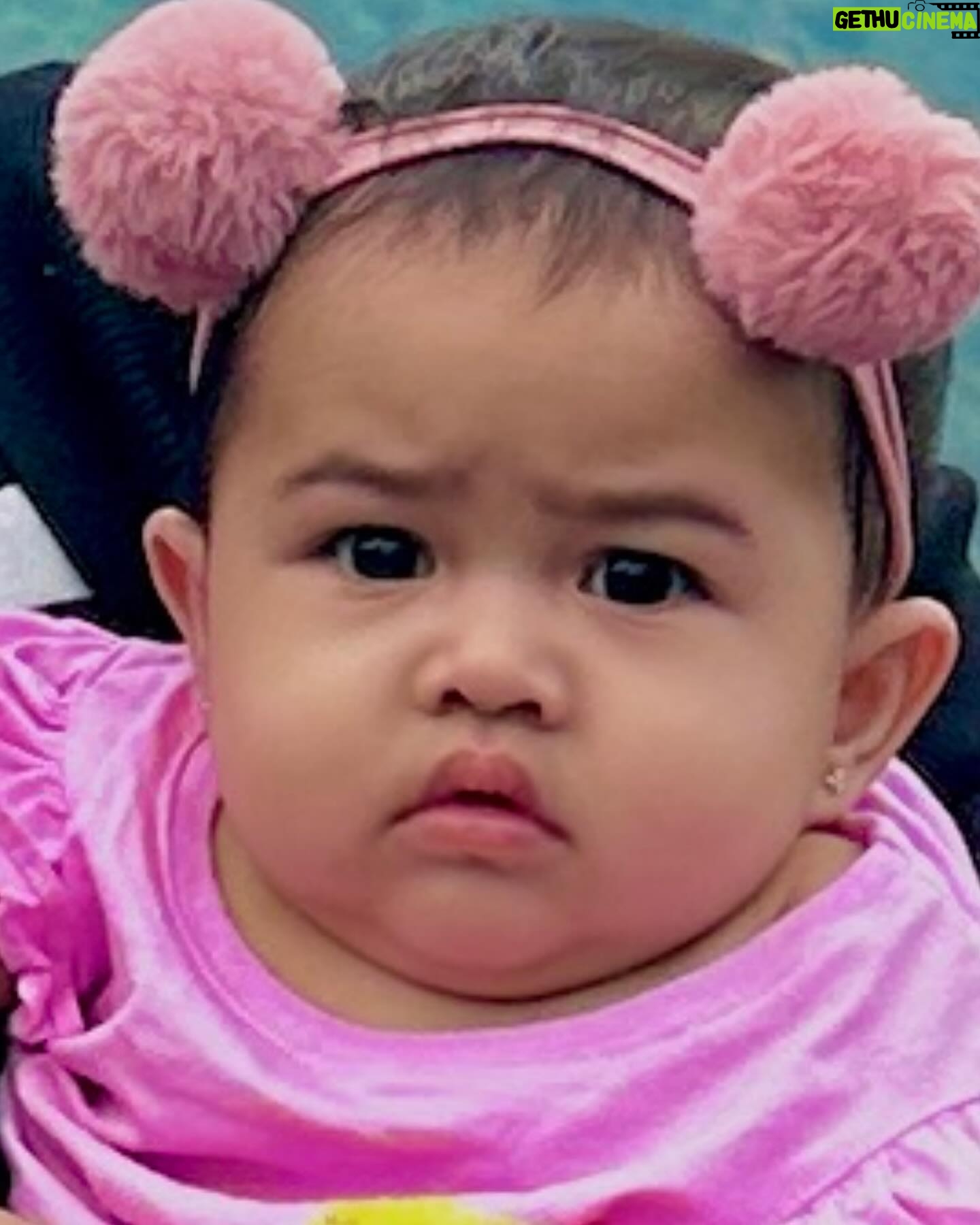 Fitria Rasyidi - 33.5K Likes - Anak saya cantik, sehat, pintar, sholehah ❤️
Gapapa kok hina ibu nya, tapi tolong jangan hina anaknya. Perjuangan utk melahirkan anak ke dunia itu antara hidup dan mati, apakah pantas sesama perempuan seperti itu? Boleh ya sesekali aku down trs Ku share.. ya sebenernya males sih, Sosmed saya pengen kasih yg baik2 yg happy2 aja cuma soal anak jujur gabisa tahan.. 😭💔 semoga kita selalu bisa menjaga lisan atau ketikan kita terhadap sesamanya utk tidak menyakiti hati sesamanya… jangan berlindung dibalik kata “Canda, baper bgt” plis your cruel!
