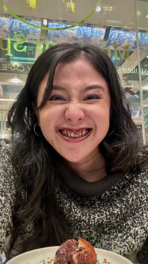 Fitria Rasyidi Instagram - Baru nyobain kue kronologi 🤭 next cobain apalagi yah ceu? 😄