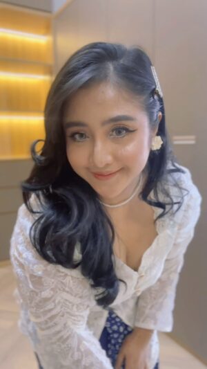 Fitria Rasyidi Instagram - Sekali kali dangdan ceu odah. hehe