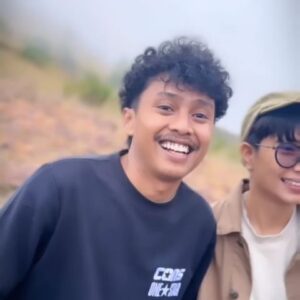Fitria Rasyidi Instagram - Terlihat sepele tapi bikin beban 😰 
Ada yang pernah diposisi ini ??