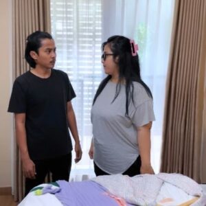 Fitria Rasyidi Instagram - Paling malas nih kalau udah disuruh milih baju bikin emosi 🙄 Menurut kalian baju no berapa nih yang bagus ? 🤭
.
#RumahTanggaKumit