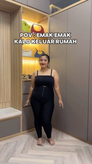Fitria Rasyidi Instagram - Enaknya kemana yah ceu? 🤔 #ootdcimit
