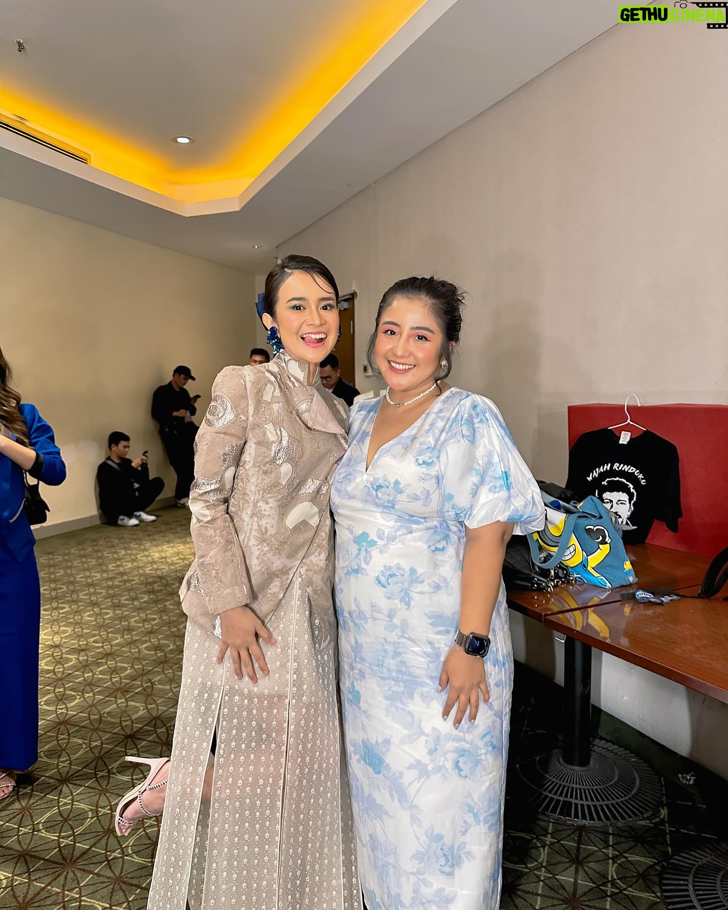 Fitria Rasyidi - 10.8K Likes - Sabar ya niss 🥹aku #teamNisa walaupun aku terlihat seperti Rani pada malam itu.. Satu Kata utk Film ini Raniiiiii Gateliiii!!! 🤬🤯😤 bagus banget filmnya banyak kejutan2 pas di scene2 tengah sampe ending! 🫣
Bangga aku padamu MICIII PETJAHHH 🔥🔥🔥 @michelleziu ❤️