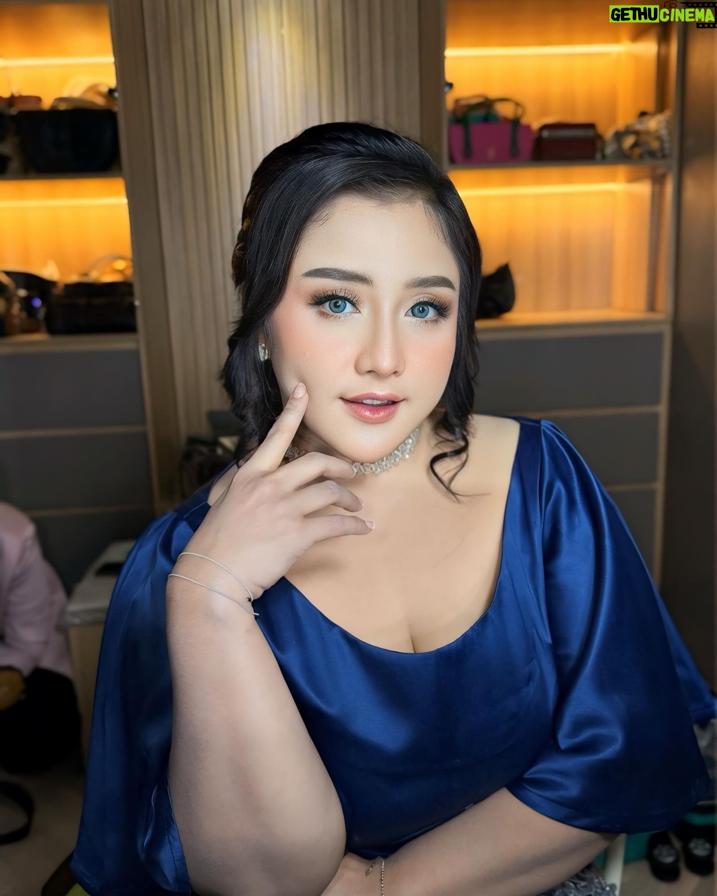 Fitria Rasyidi - 17.1K Likes - Saya gendut.