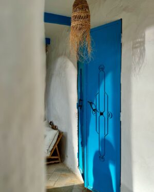 Flávio Furtado Instagram - Perdido entre o azul do céu e o branco das casas caiadas, descobri que férias perfeitas têm as cores desta ilha.