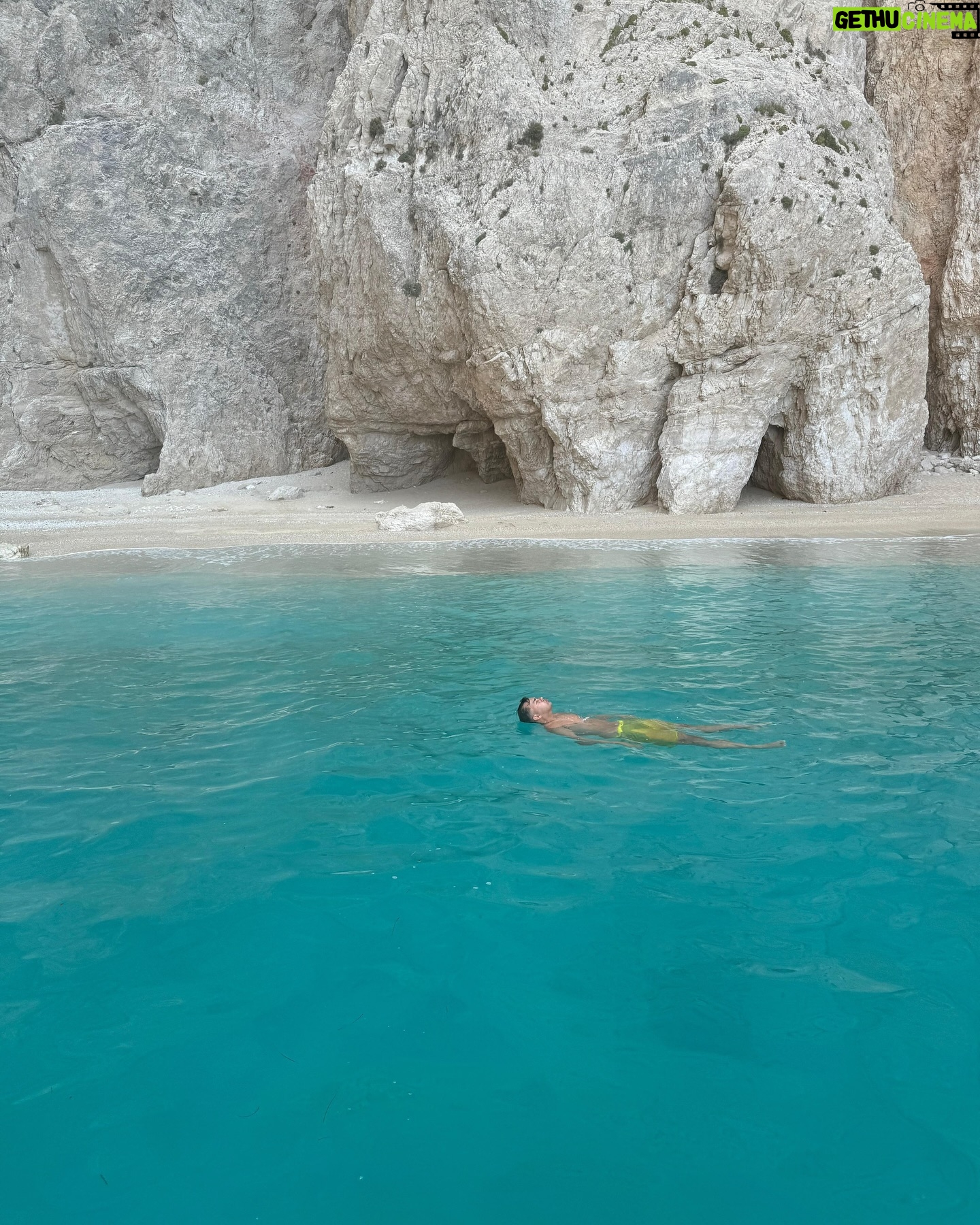 Flemming Viguurs - 12.5K Likes - Heerlijk weekje opladen in Griekenland! 🇬🇷🍽️🌊🎾☀️