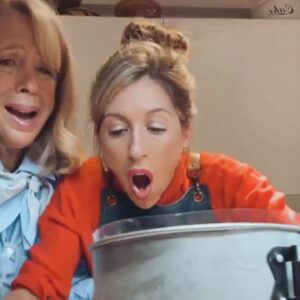 Florencia Bertotti Instagram - Feliz vida mamita linda! 
Te queremos infinito!
Gracias, gracias, gracias! 
🩵💛🤍🧡