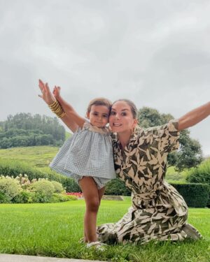 Florencia de Saracho Instagram - Viva !! Mi María, feliz vida mi niña, no sabes lo que significas para nosotros, llegaste a revolotear esta familia y nos haces inmensamente feliz. Es un privilegio ser tu Mamá. Te adoro mi Bebé por siempre