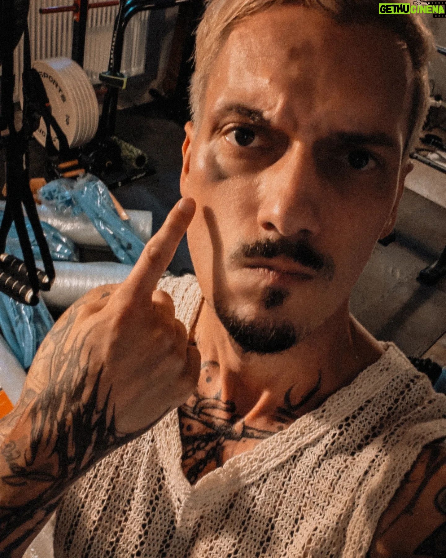 Florian Diedrich - 9.2K Likes - 1 - new ink 🖤
2 - Spiegel-Selfie
3 - einfach unscharf
4 - ich fahre unheimlich gerne Auto. Entdecke dabei ständig neue Musik & hab einfach meist ne gute Zeit. Fahrt ihr gerne Auto, oder ist das Stress für euch?
5 - Kickboxen, Bild nach dem Training
6 - Kickboxen, Bild nach dem Sparring... 😅
7 - Checkt unbedingt den aktuellen IDR Drop aus!!!
8 - Summer Fit Check
9 - new Cap
10 - neues Auto für den Berliner Stadtverkehr. Monster Truck "Joker" mit über 900 PS 😂