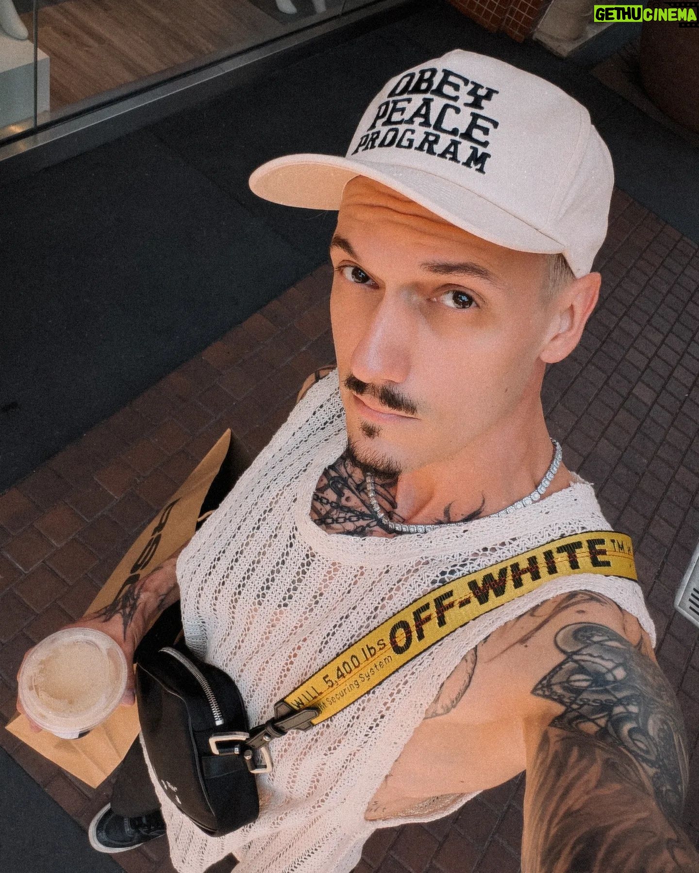 Florian Diedrich - 9.2K Likes - 1 - new ink 🖤
2 - Spiegel-Selfie
3 - einfach unscharf
4 - ich fahre unheimlich gerne Auto. Entdecke dabei ständig neue Musik & hab einfach meist ne gute Zeit. Fahrt ihr gerne Auto, oder ist das Stress für euch?
5 - Kickboxen, Bild nach dem Training
6 - Kickboxen, Bild nach dem Sparring... 😅
7 - Checkt unbedingt den aktuellen IDR Drop aus!!!
8 - Summer Fit Check
9 - new Cap
10 - neues Auto für den Berliner Stadtverkehr. Monster Truck "Joker" mit über 900 PS 😂