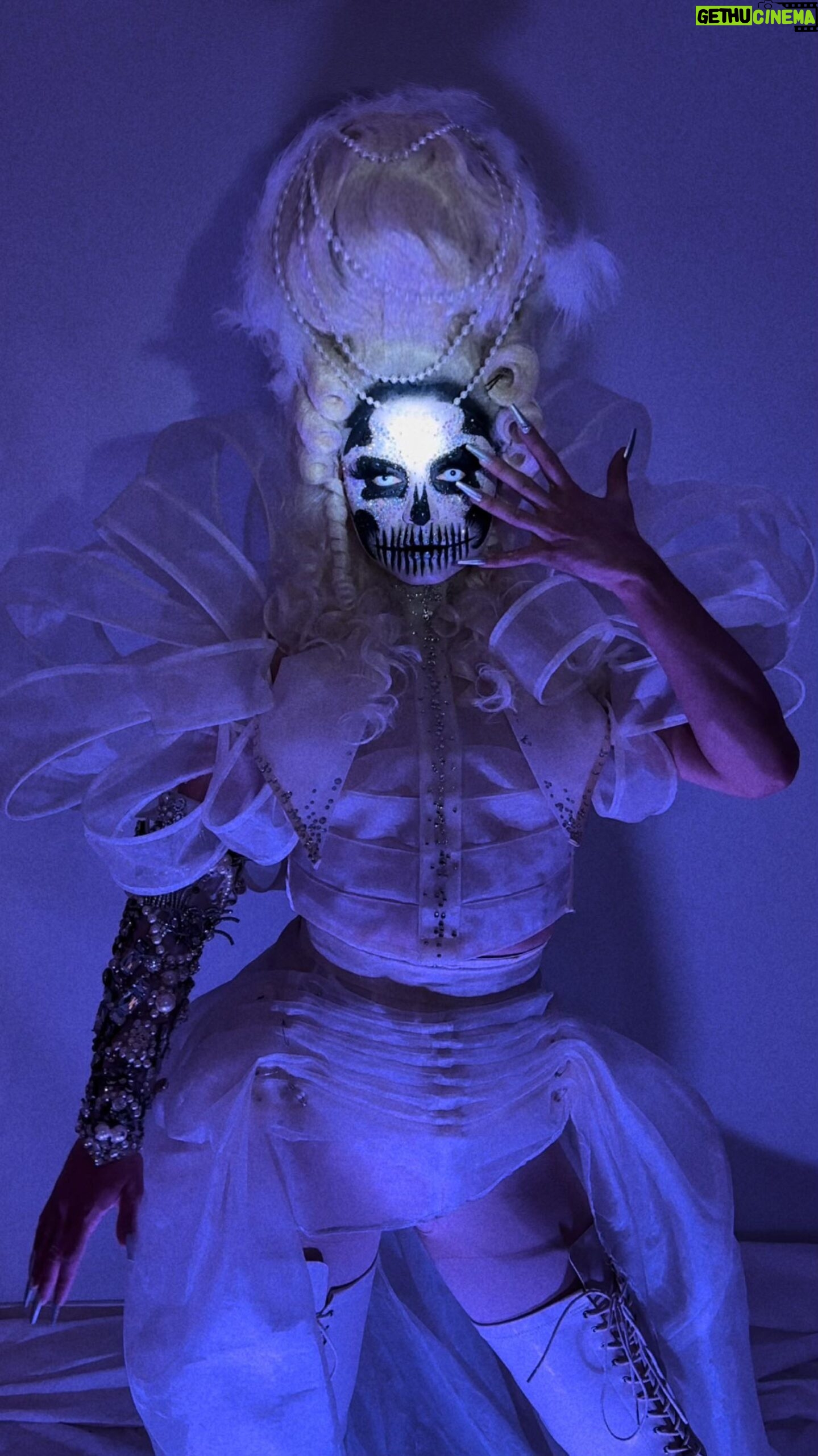 Fontana - 3K Likes - Happy Halloween š»