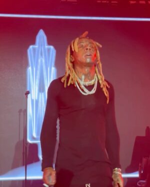 Fontana Instagram - Trick or treat? 😈👻 Thanks @nyxcosmeticsnordics for the most amazing Halloween Party ever   for bringing the icon @liltunechi !!! to the stage 🖤 

@nyxcosmetics #nyxcosmetics #nyxprofessionalmakeup #nyxcosmeticsxuniversalmonsters #fontana