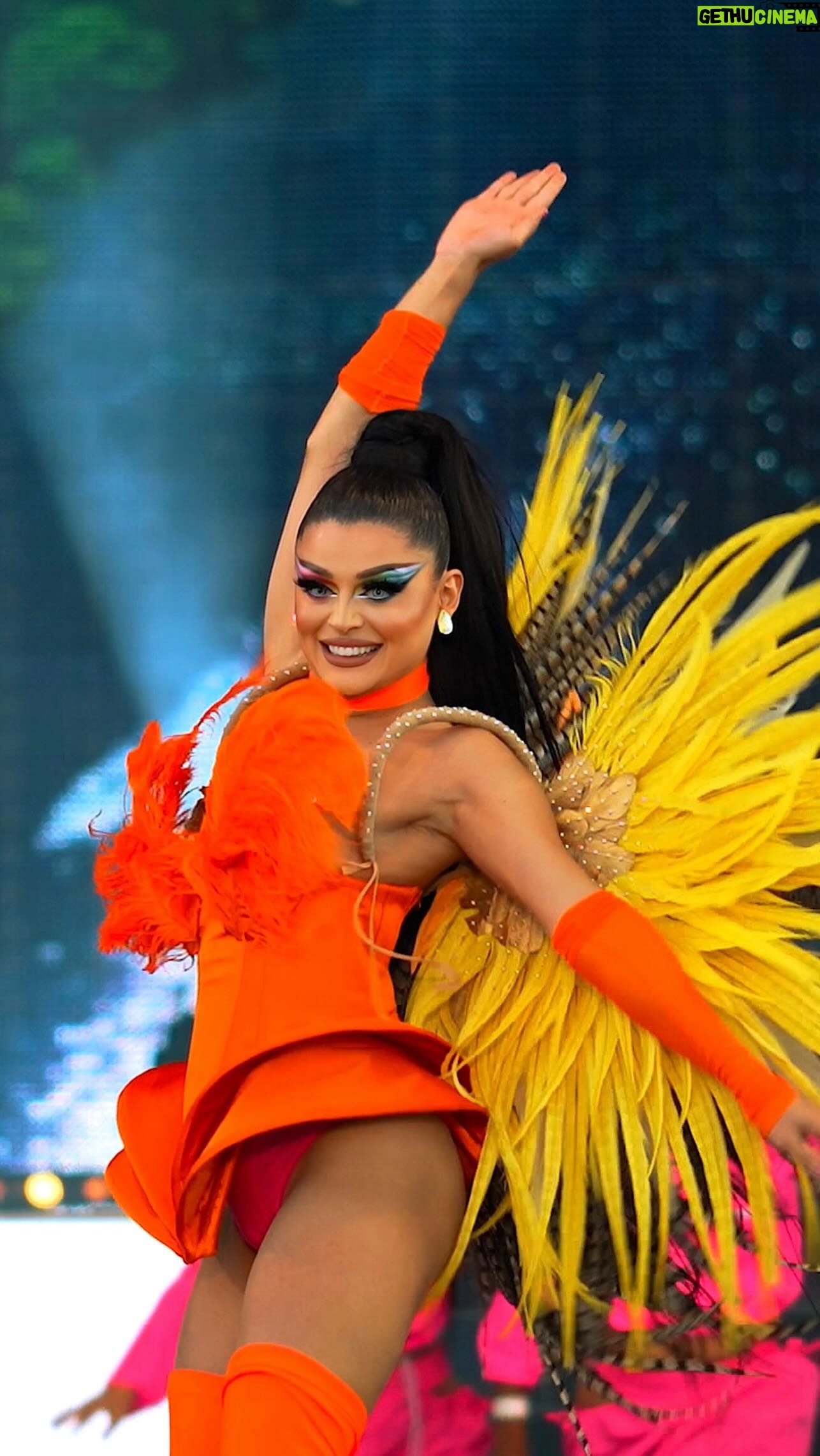 Fontana - 6.6K Likes - š„ THE FONTANA SHOW š„
(Pre-save āSLAYā now! Link in bio)
Outfits: @thepeterenglund
Wings: @wsdesign86
Hair: @hairbyhugofreitas
Boots: @by.lanay
Dancers:
@lidianabarros_cirkussamba
@palomaacavalcante
@thaliagoncalvessimas
@thassisousa
@samba_akanniccd_show
VĆdeo by @ninemediia
#fontana #dragqueen #stockholmpride