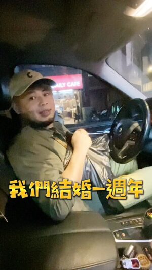 Fou-Xi You Instagram - 度日如年啊！
懷念那個可以亂交女朋友的時光
我老婆都叫我盡量玩
一旦玩透了 也就穩定了
整天叫我去開雜某 
錢都在妳那邊是要怎麼開啦！

一段完美的感情 不是互相束縛與約束
「男人會不會亂來 取決另一半的智慧」
看到正妹依舊會勃起
這才是男人！