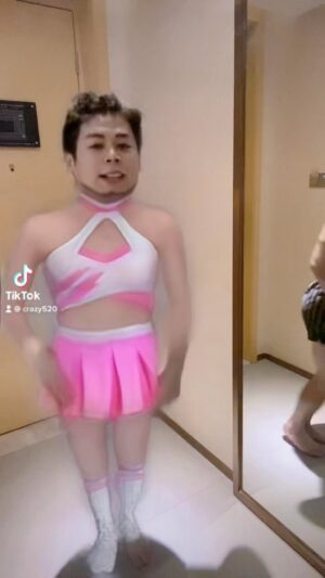Fou-Xi You Instagram - 小肥棍來囉！我真的是很有體力耶 拍戲中還可以這樣搞