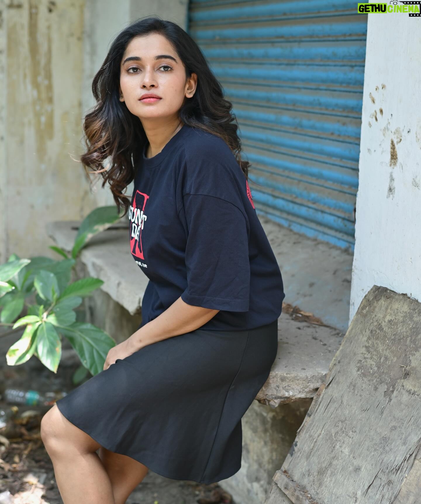 Fouzil Hidhaya - 60.4K Likes - Never been regular 💙🦋
📸 @raghul_raghupathy & @nrphotography______
Mua 🖌️ @artistrybydanu
Hair 💇♂️💆♀️ @sathyamakeupartistry_
#trending #instagood #instagram #life #positive