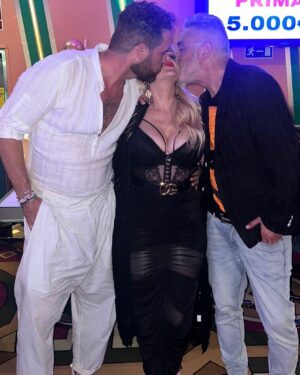 Fran Antón Instagram - GRACIAS al @bingolasvegas por un 27 aniversario inolvidable.

GRACIAS a mi marido @kikohernandeztv y a mi gran amigo @nachogde por hacerlo posible.

GRACIAS a todos los artistas @josepferre1 @faleteoficial @carlos_baute y sobre todo a mi @lahungaraoficial que me hizo recordar el día más feliz de mi vida. ERES MUY GRANDE 

GRACIAS a mis amigos por estar siempre @marifuen_ @rosaneto_ @susanaotho @estherotho1 @josetrublue 

@khantonproducciones por seguir sumando ♥️