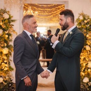 Fran Antón Instagram - Un día inolvidable.
Gracias a @sastreriaforaster por vestirnos tan elegantes en la ceremonia. 

#F&k #diainolvidable

Foto @tommy_estudio_fotografia