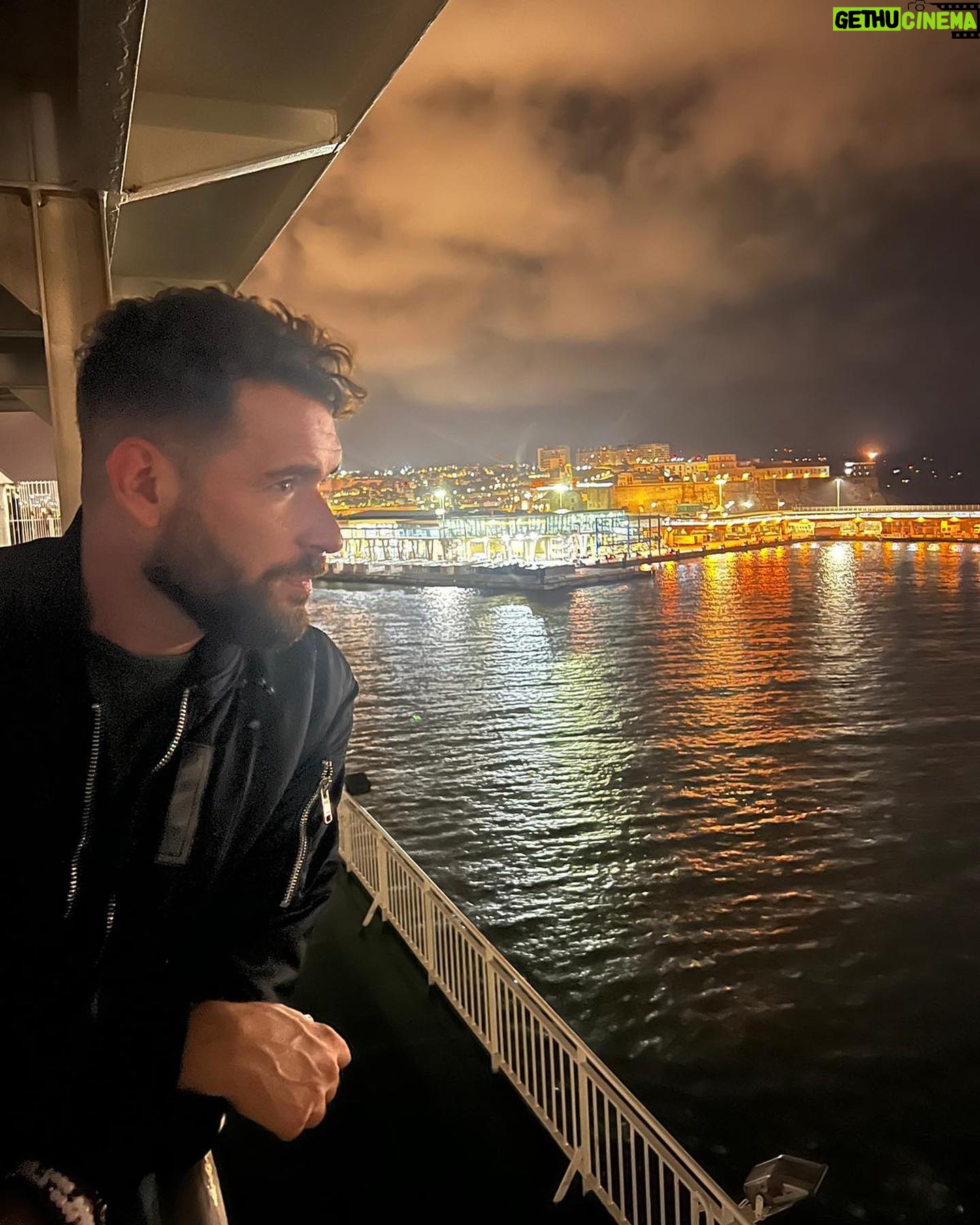 Fran Antón - 1.2K Likes - Me encanta viajar en barco. Con @navieraarmas
#barco #Melilla #trasmediterranea #puente